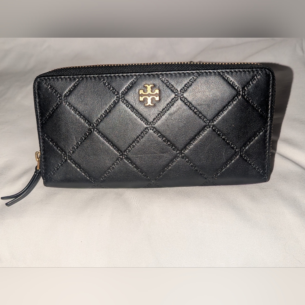 Tory Burch Georgia Zip Continental Black Quilted Leather Wallet